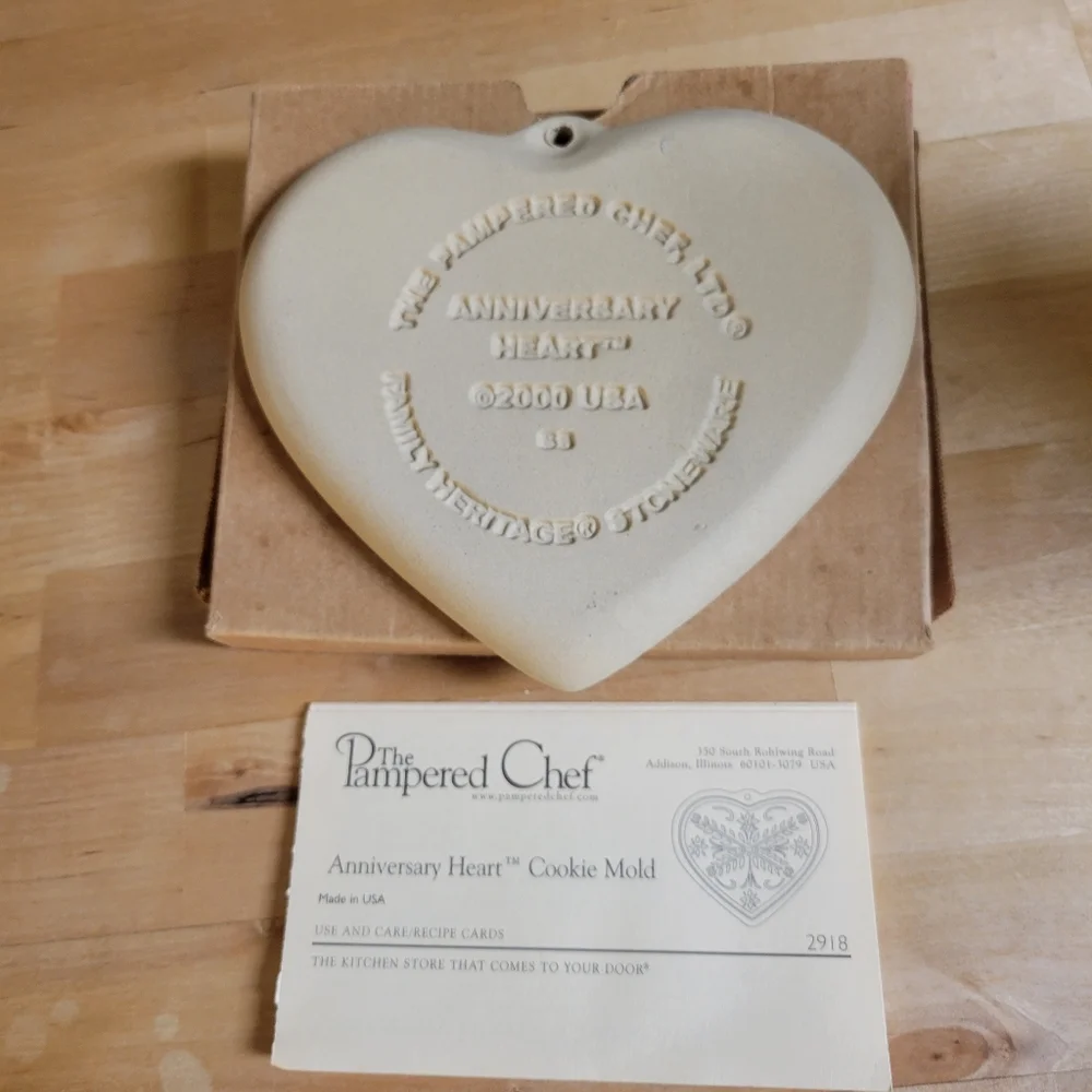 Pampered Chef 2000 Anniversary Heart Cookie Mold Family Heritage Stoneware